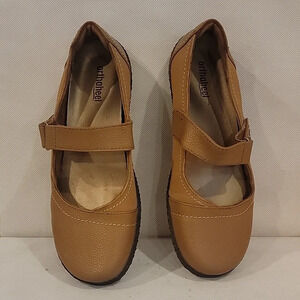 ORTHAHEEL LIGHT BROWN LEATHER MARY JANE STYLE SHOES (sz 8-1/2)